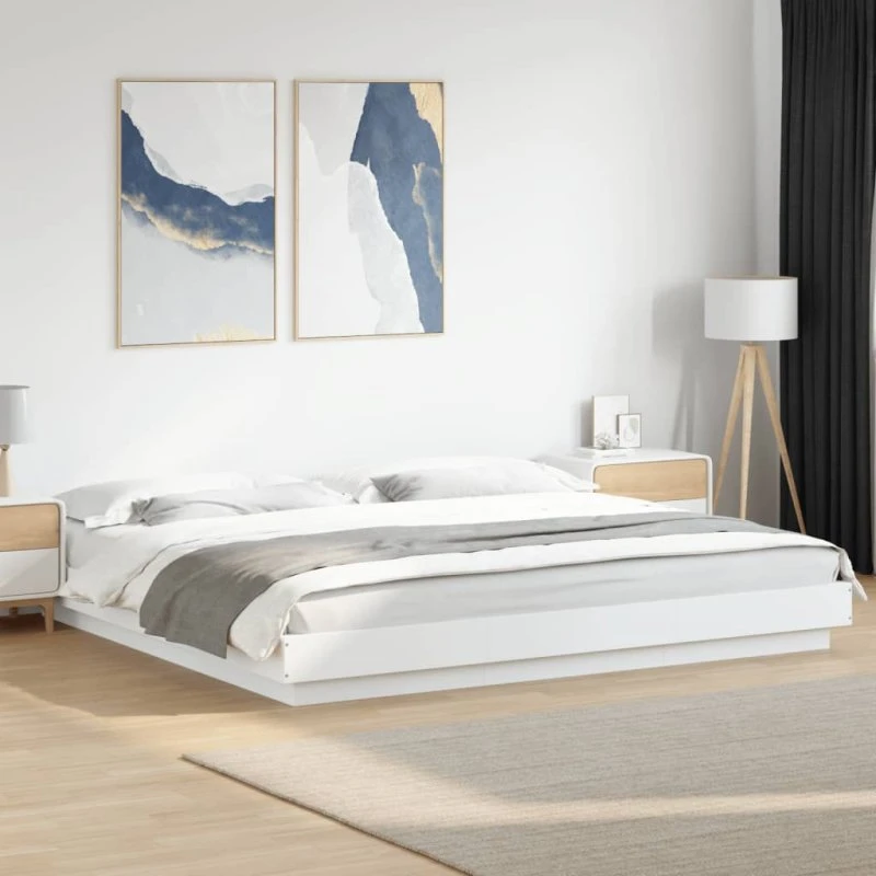 Sengestel 200x200 cm i konstrueret træ hvid