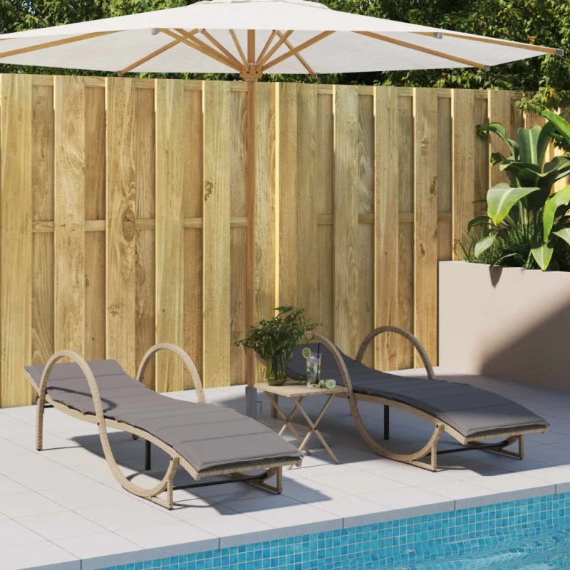 Liggestole 2 stk. i beige polyrattan med hynder