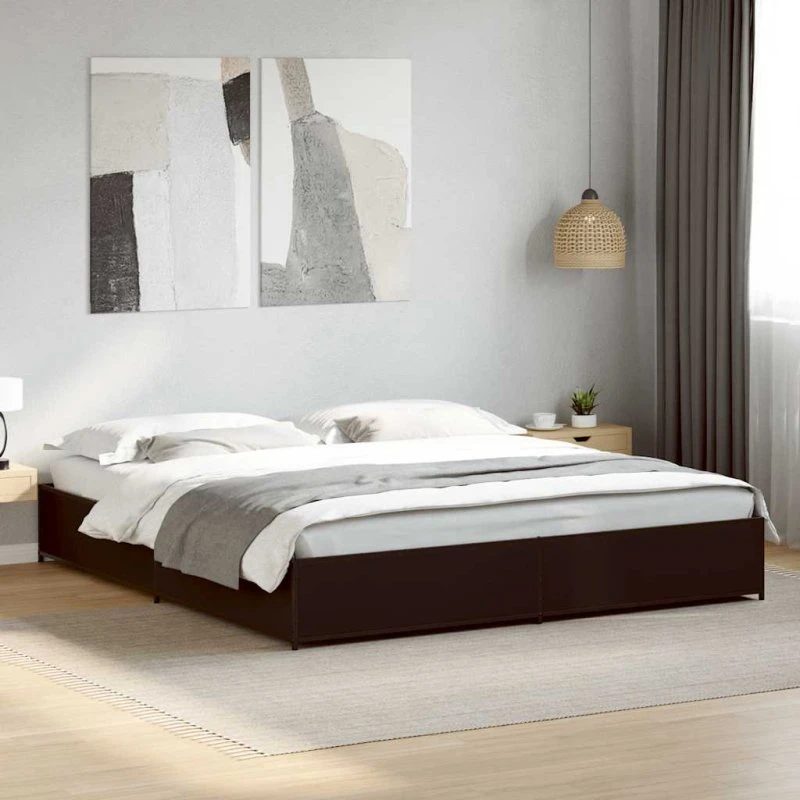 Sengestel 200x200 cm i konstrueret træ og sort metal
