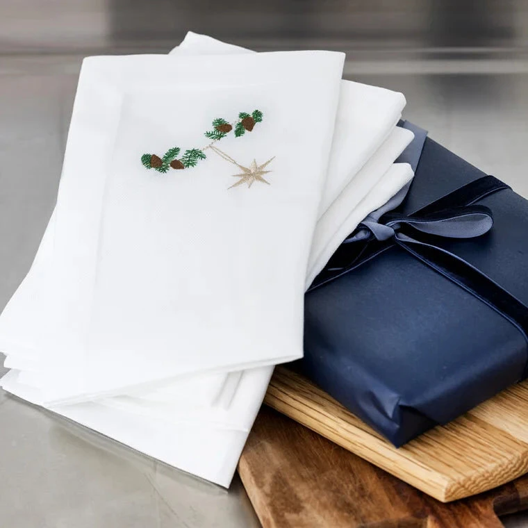 Langkilde & Søn Juleserviet Guldstjerne, hvid flagdug