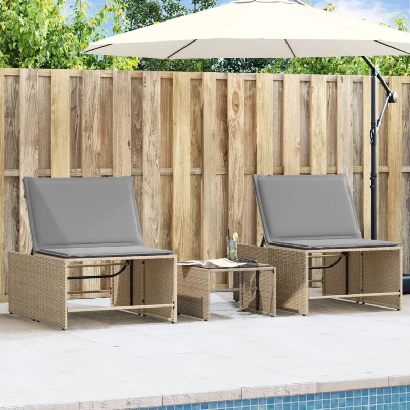 Liggestole 2 stk. med bord i beige polyrattan