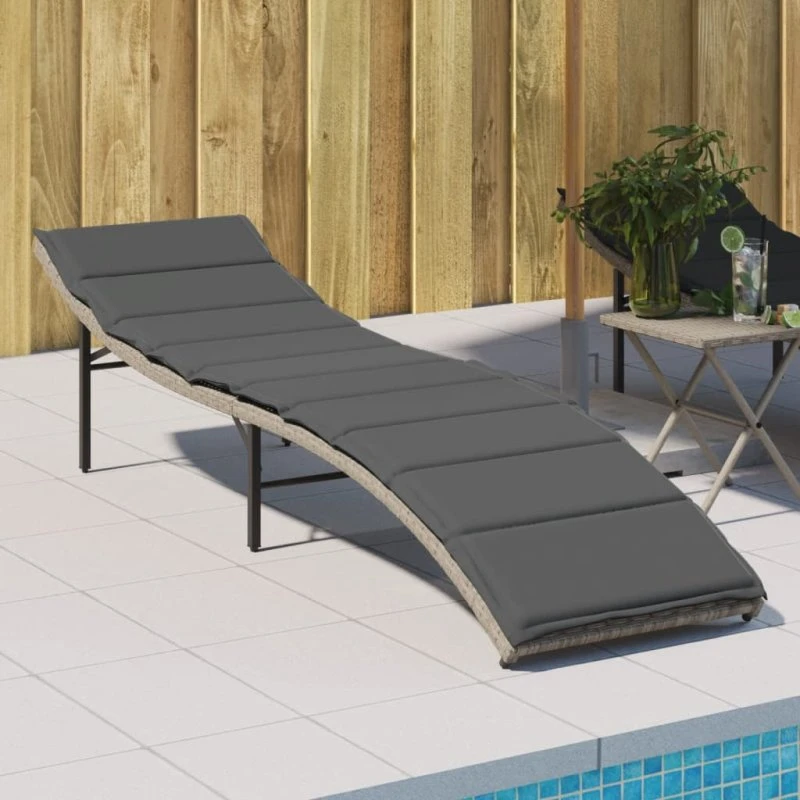 Liggestol i polyrattan med hynde 55x199x50 cm - lysegrå