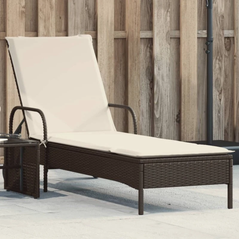 Liggestol i polyrattan med hjul og hynde, brun