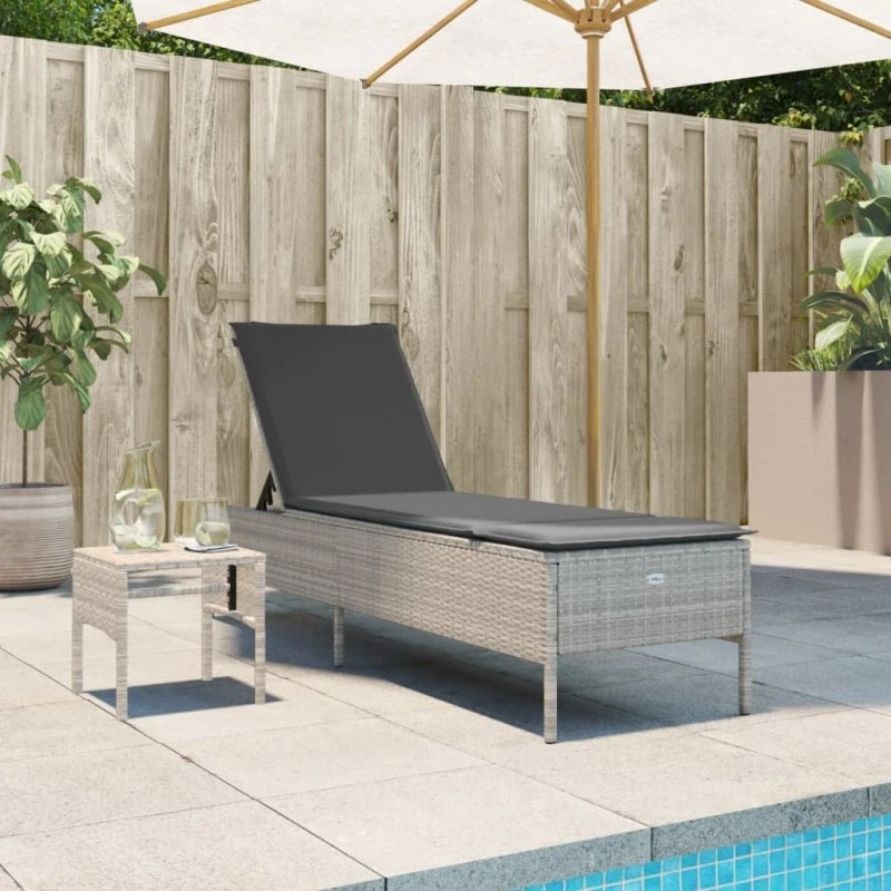 Loungesofa sæt i polyrattan med bord og pude, lysegrå