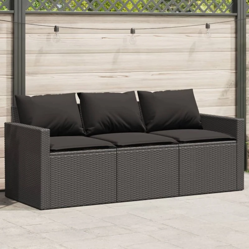 3-personers havesofa i sort polyrattan med hynder