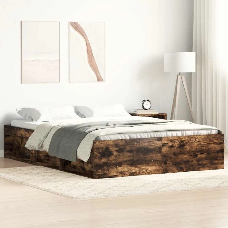 Sengeramme 140x200 cm i røget egetræ – robust & opbevaring