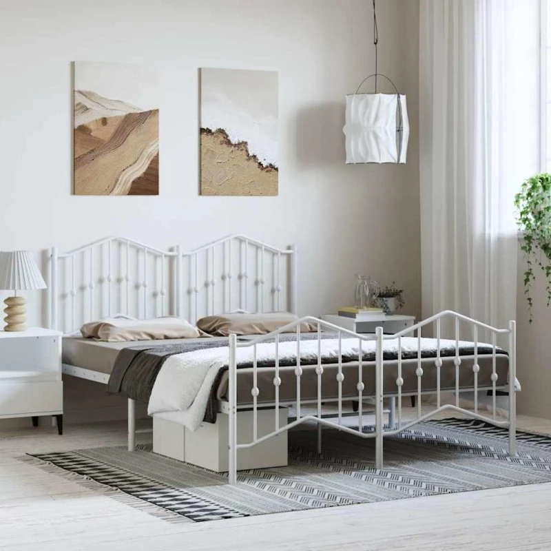 Sengeramme i hvidt metal med sengegavl 135x190 cm