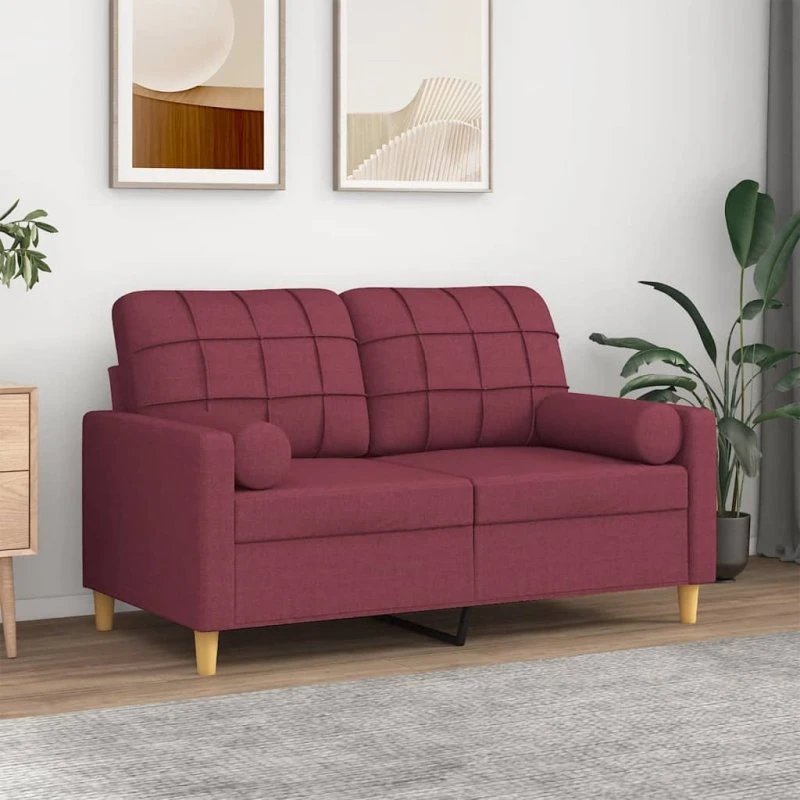 2-personers sofa 120 cm i vinrødt stof med pyntepuder