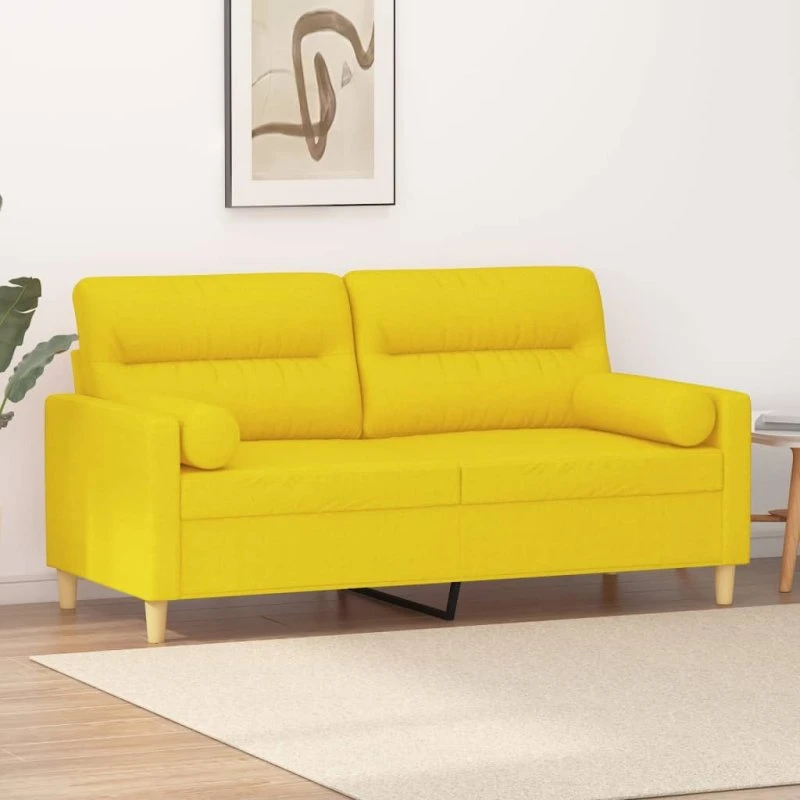 2-personers sofa 140 cm i lysegult stof med pyntepuder