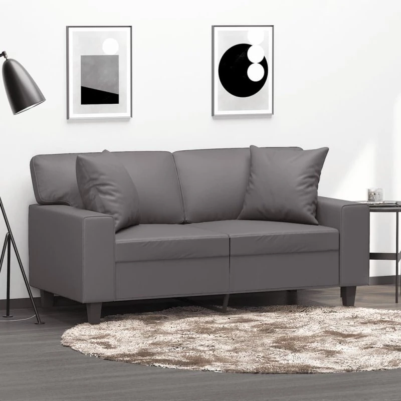 2-personers sofa 120 cm i gråt kunstlæder med pyntepuder