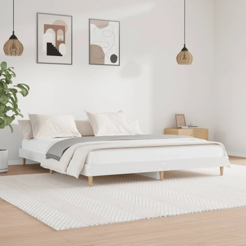 Sengestel 200x200 cm i hvidt konstrueret træ