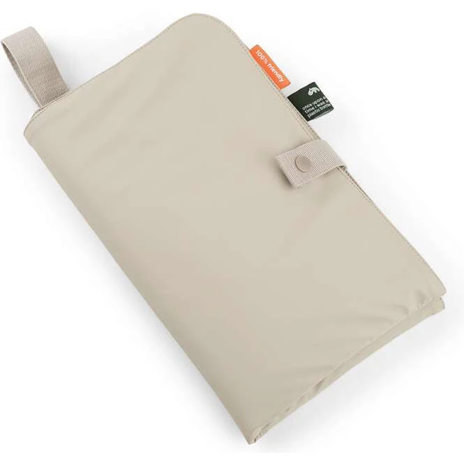 Done By Deer Foldbart pusleunderlag, sandfarvet (genbrugsmateriale)