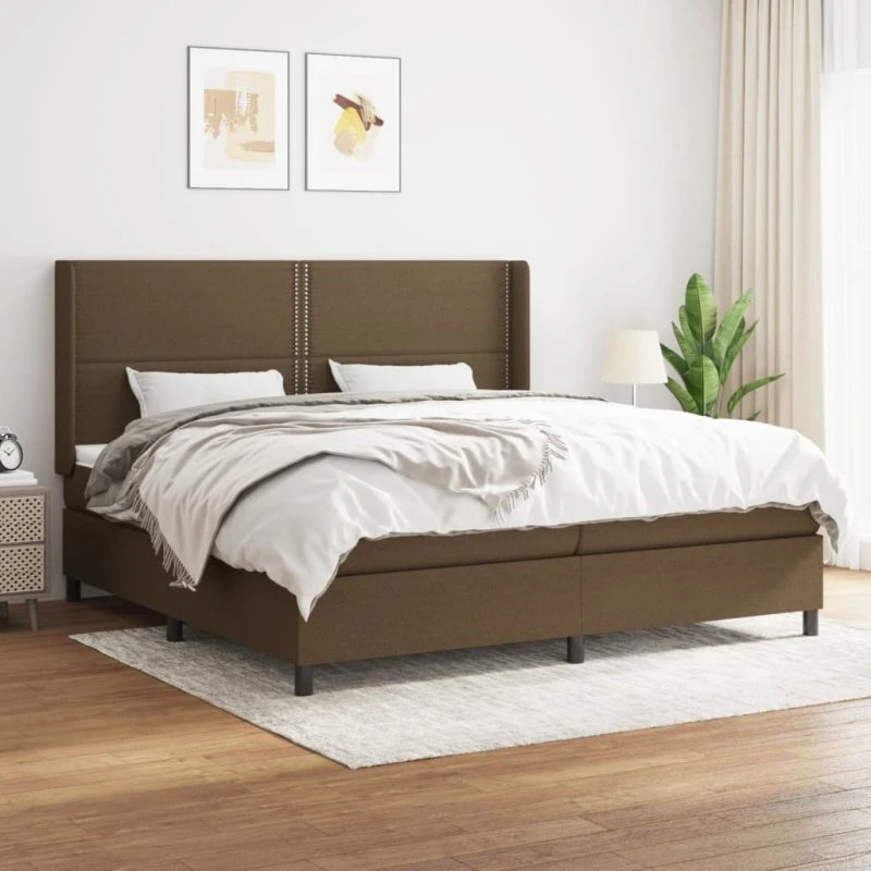 Kontinentalseng 200x200 cm i mørkebrunt stof med pocketmadras