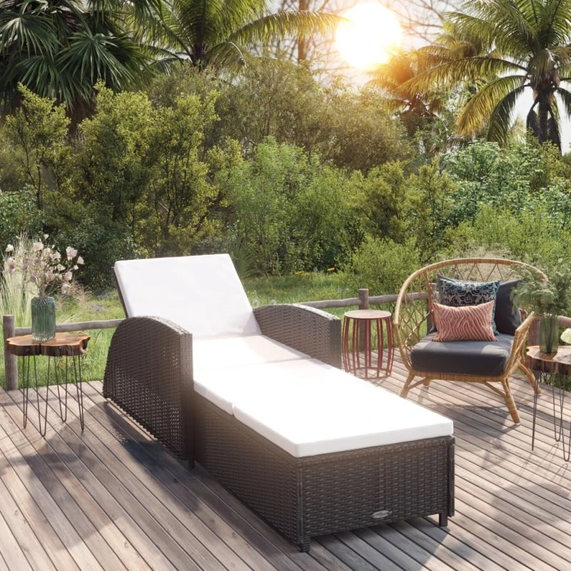 Liggestol i sort polyrattan med creme hynde