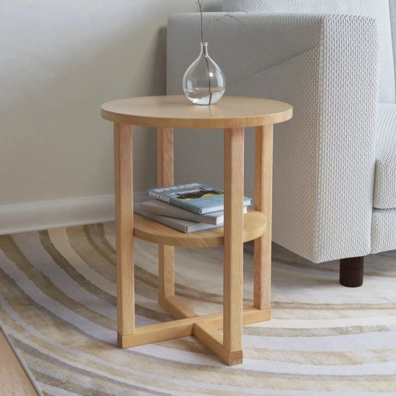 Sidebord i massivt egetræ 40 x 50 cm – med hylde