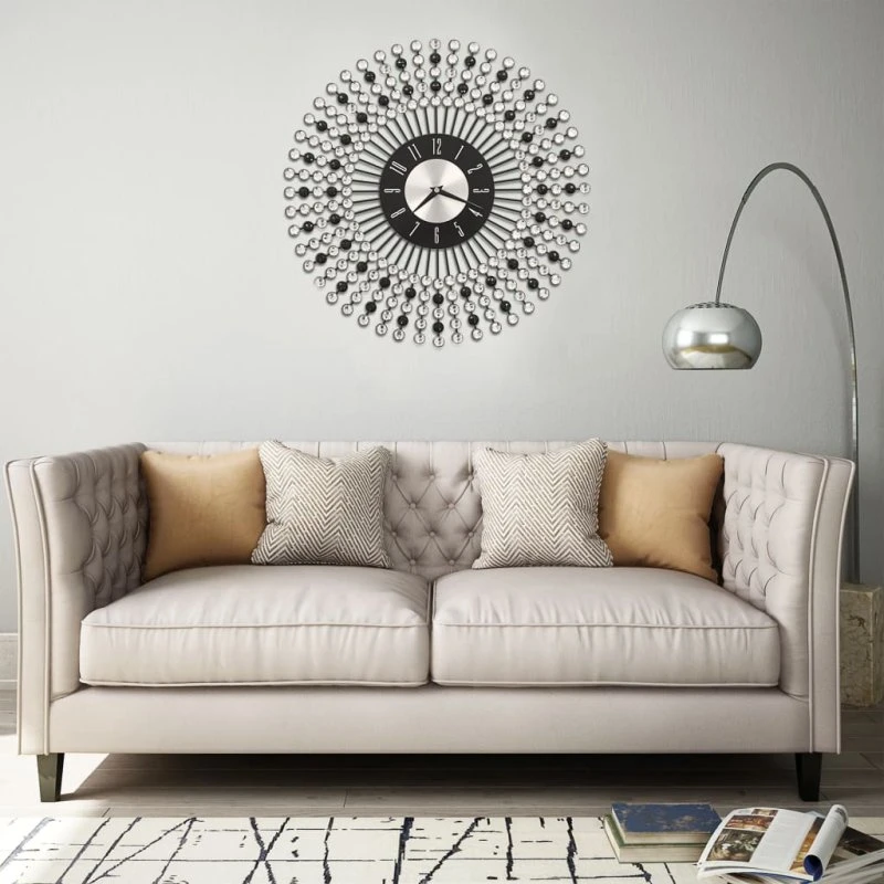 Vægur i metal 43 cm – sort med krystaldetaljer