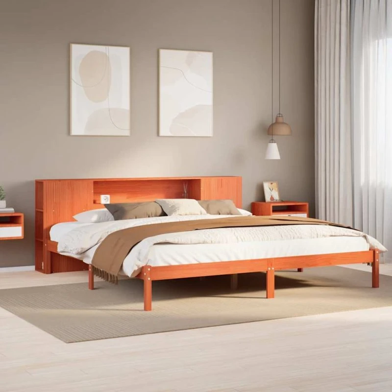 Seng 200x200 cm i massivt fyrretræ med reol - gyldenbrun