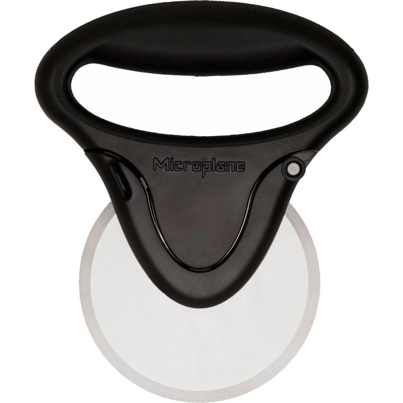 Microplane pizzaskærer 16 cm – ergonomisk, sort