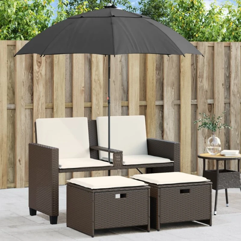 2-personers havesofa i polyrattan med parasol og skamler – brun
