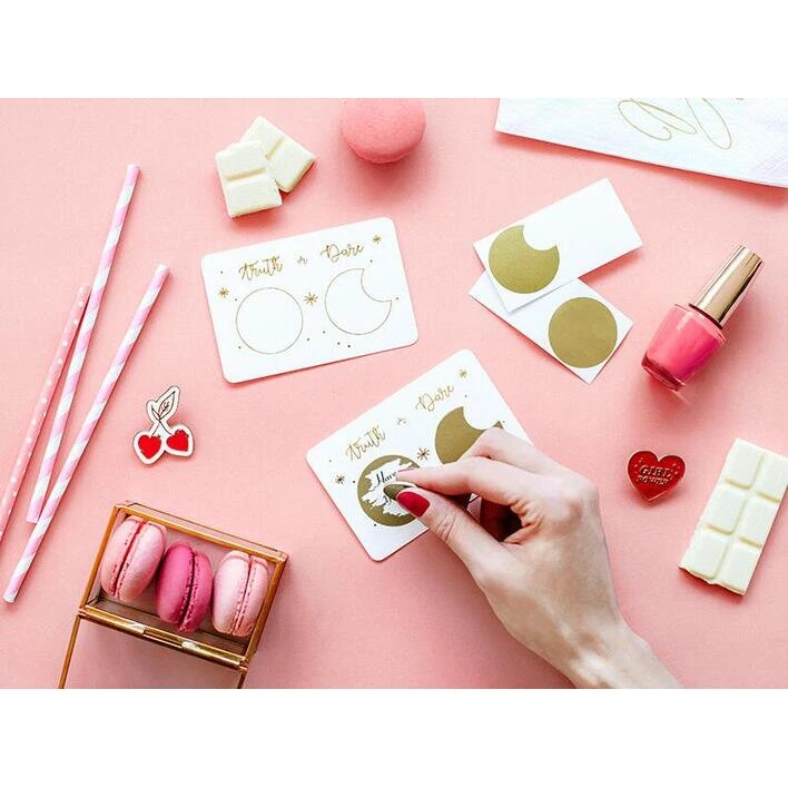 Truth or Dare Polterabend DIY-sæt med 30 skrabekort