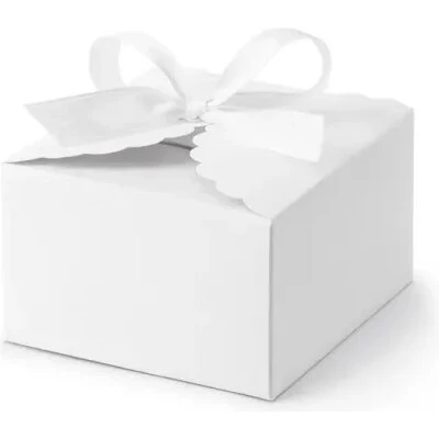 10 stk. Hvide gaveæsker med blondekant og hvid sløjfe, 8x7,5x4,5 cm