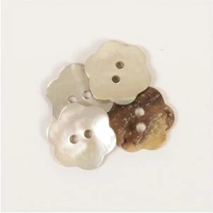 DROPS Perlemor-blomst knap 15 mm - natur (nr. 600)