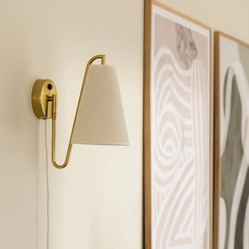 Globen Lighting Lou Bouclé væglampe hvid/messing