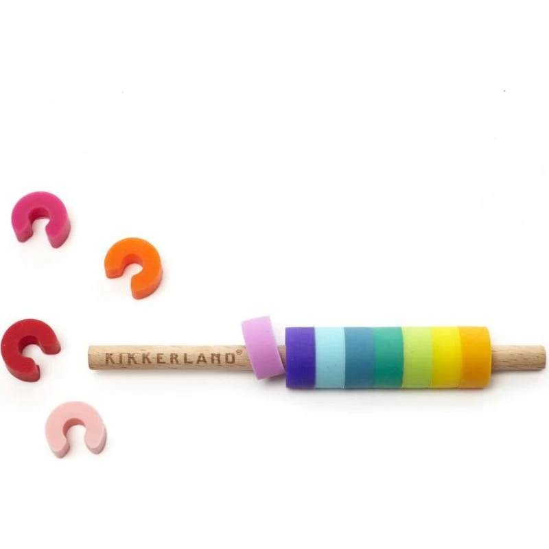 Kikkerland Rainbow Drink Markers (BA86) – 12 stk, silikone & bøgetræ