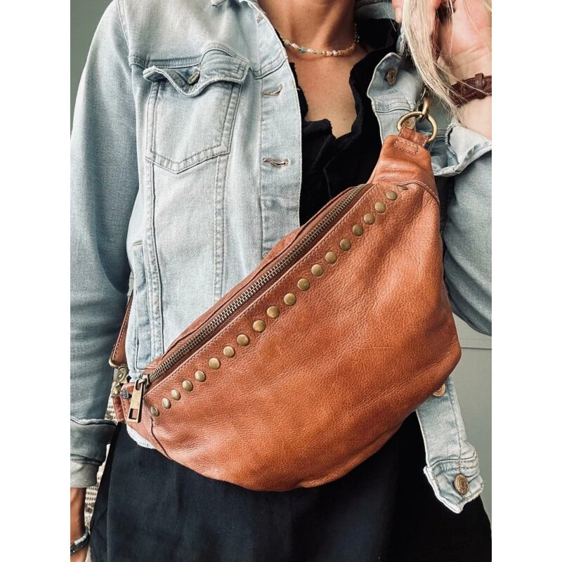 RE:DESIGNED Bumbag Galia Walnut med nitter