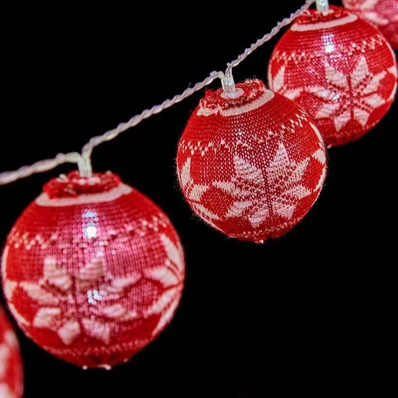 Krist+ guirlande med LED-kugler 2 m - hvid/rød Ø6 cm