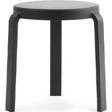 Normann Copenhagen Tap skammel, sort sæde og sorte egetræsben