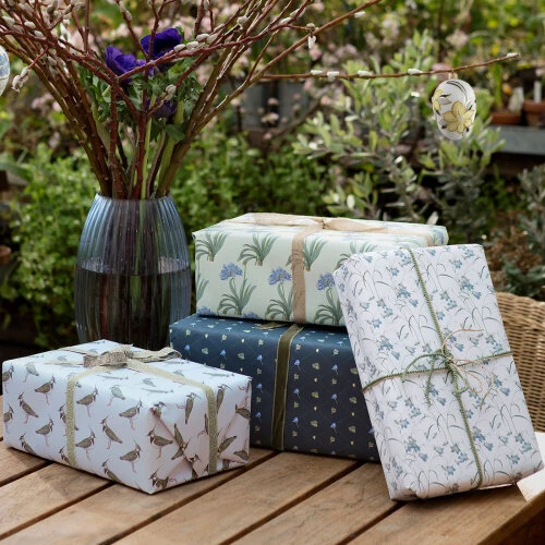 Koustrup & Co. Gavepapir – Blomstrende Forår, 4 ark (ca. 60×100 cm)