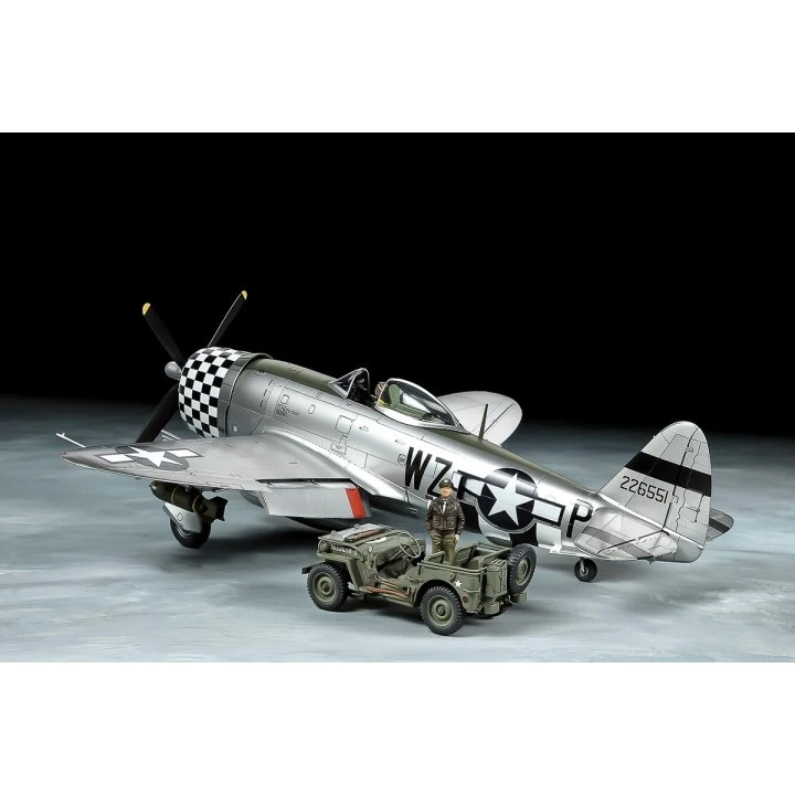 Tamiya 1:48 P-47D Thunderbolt 'Bubbletop' + 1/4-ton 4x4 sæt
