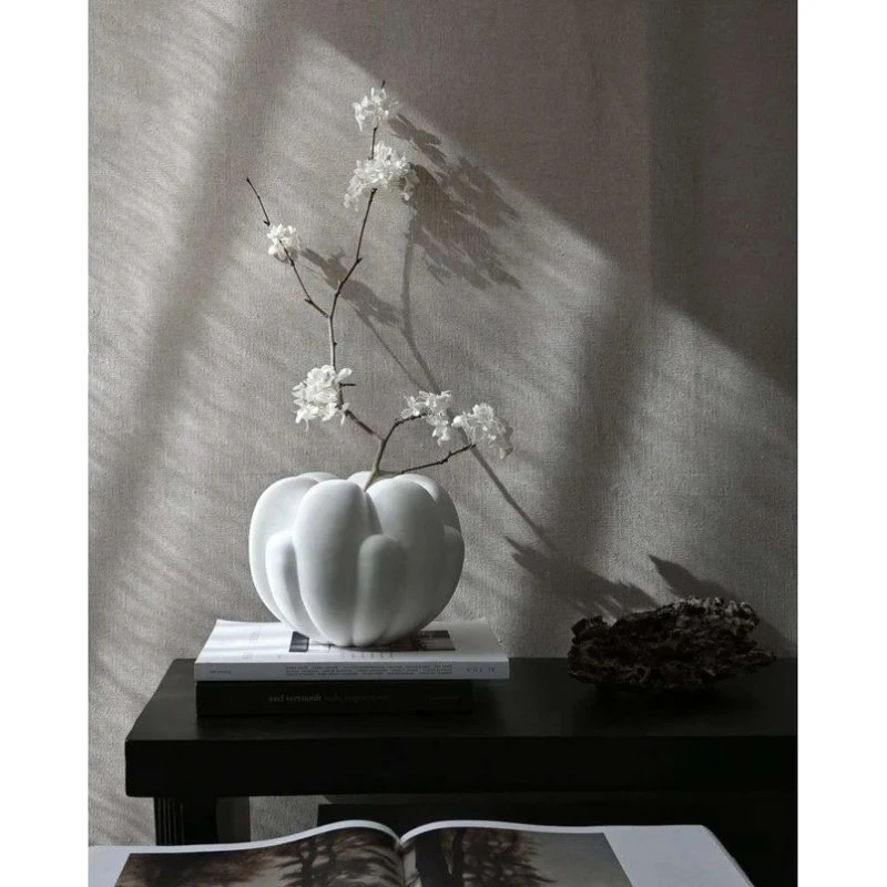 101 Copenhagen Bloom Vase Petit 22,5x24 cm – Bone Hvid