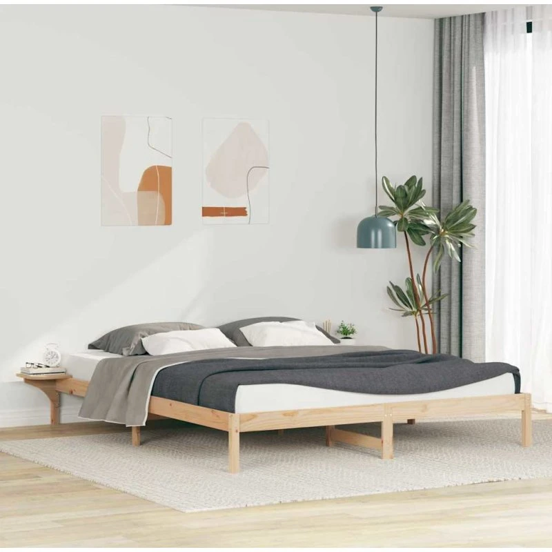 Sengestel i massivt fyrretræ med sideborde 200 x 210 cm