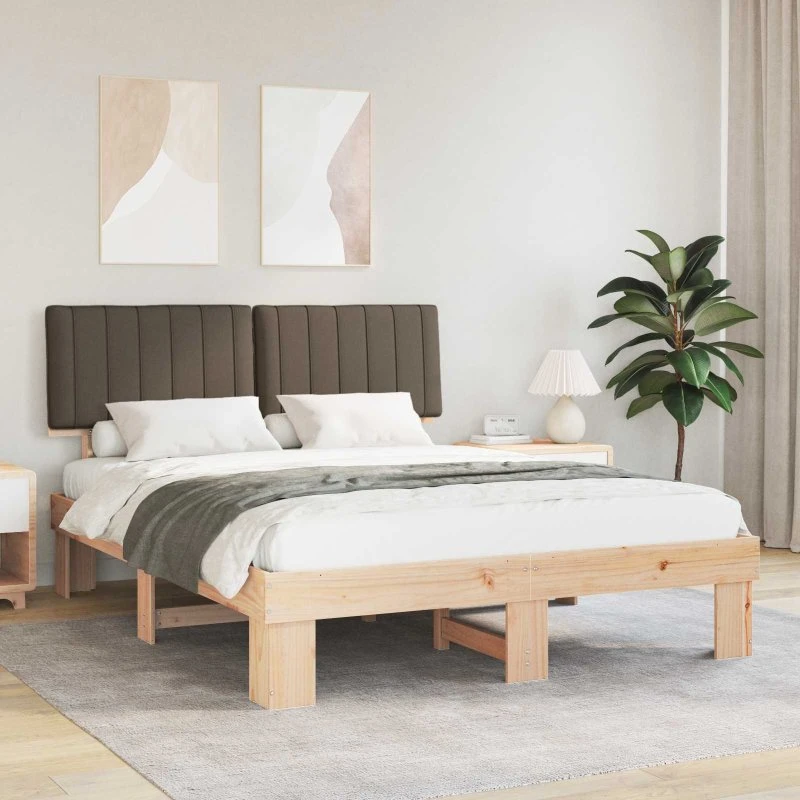 Sengestel 150x200 cm i fyrretræ med polstret hovedgavl