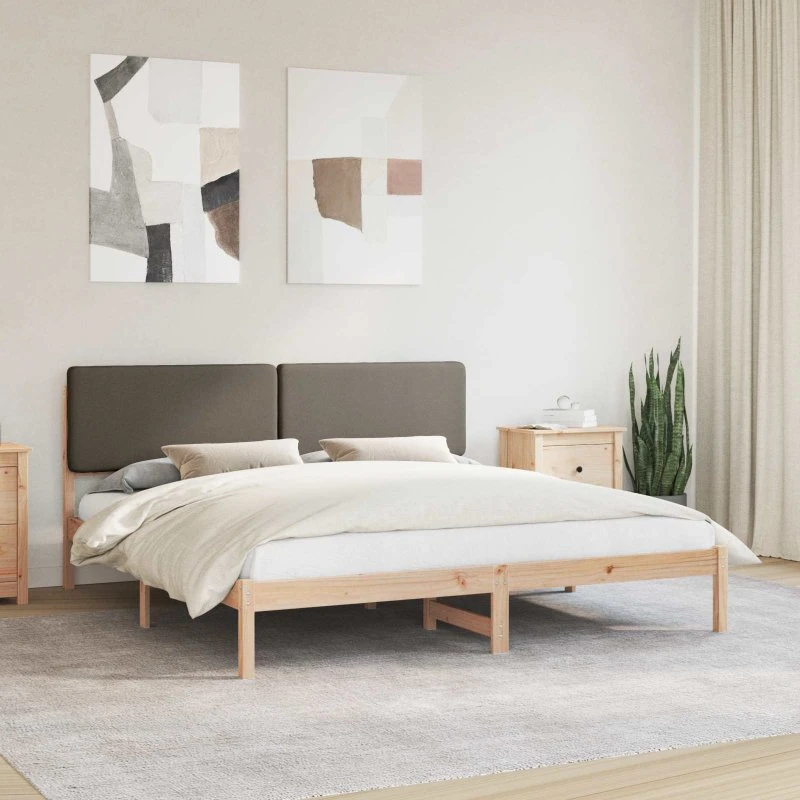 Sengestel i massivt fyrtræ med polstret hovedgavl 180x200