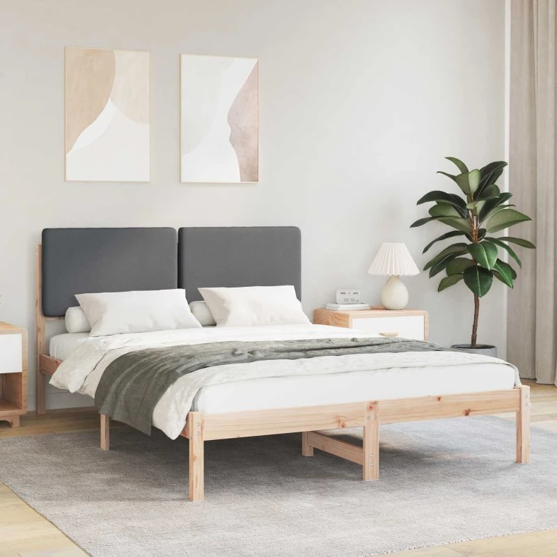Sengestel i fyrretræ med polstret hovedgavl 150x200 cm