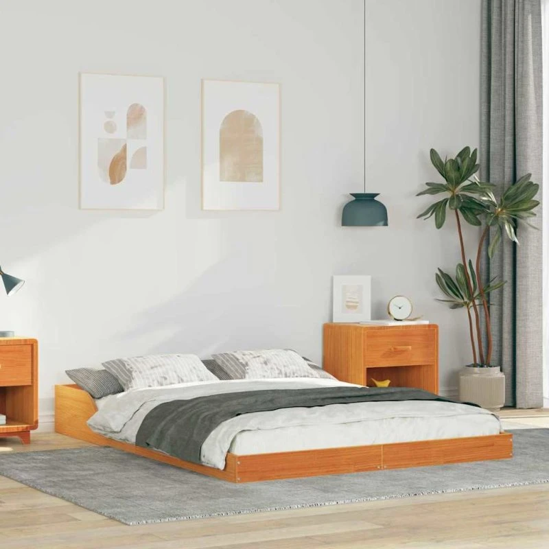 Sengestel i massivt fyrretræ 140x190 cm – gyldenbrun