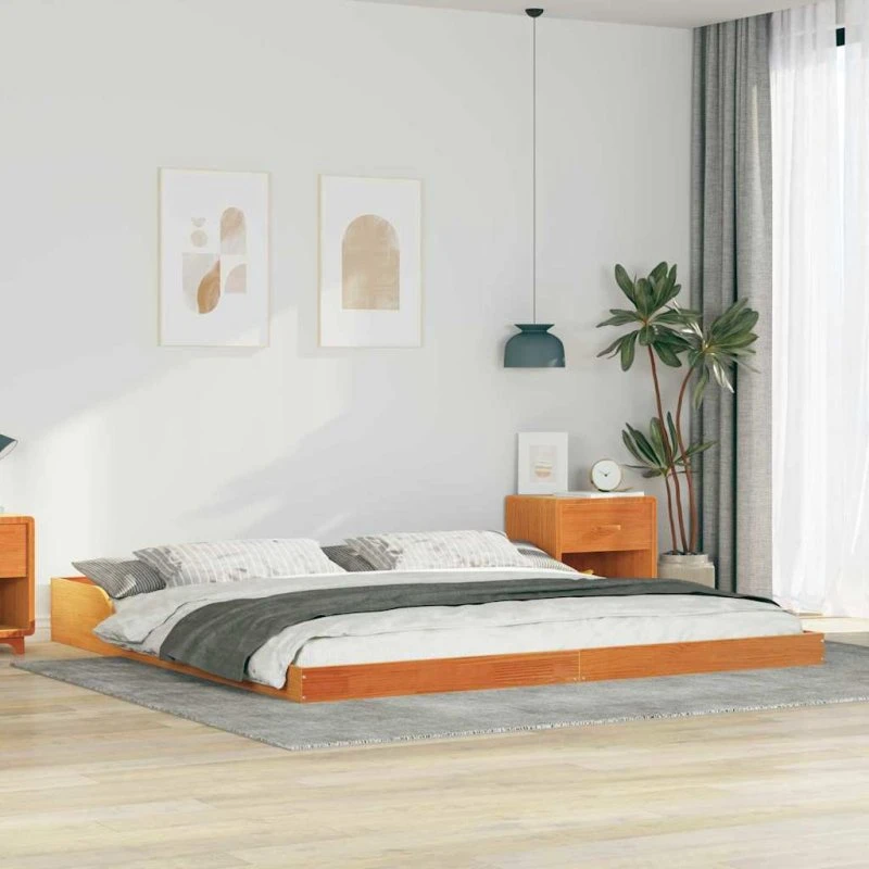 Sengestel i massivt fyrretræ 200x210 cm – gyldenbrun
