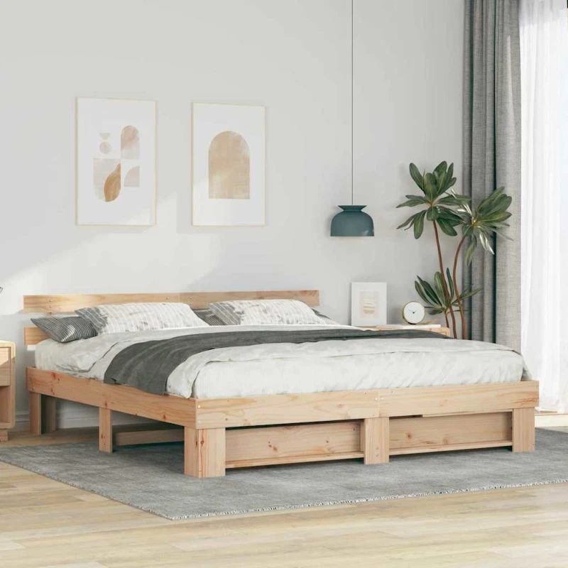 Sengestel 200x200 cm i massivt fyrretræ med hovedgærde
