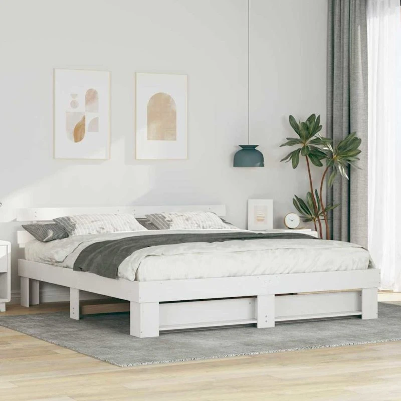Sengestel 180x200 cm i massivt fyrretræ med hvidt hovedgærde