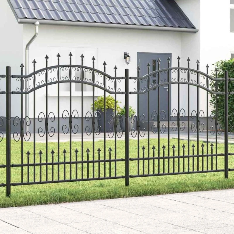 Gråt pulverlakeret havehegn i stål – robust og stilrent