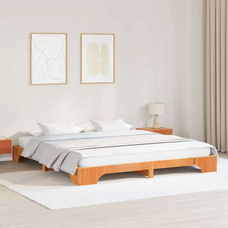 Sengestel 200x200 cm i massivt fyrretræ – gyldenbrun
