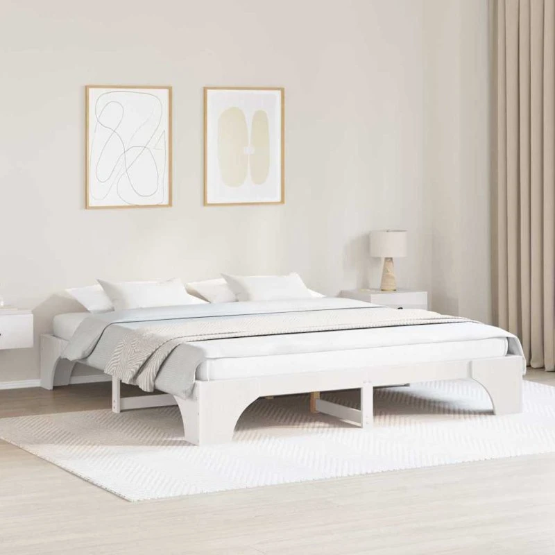 Hvid sengestel 200x200 cm i massivt fyrretræ