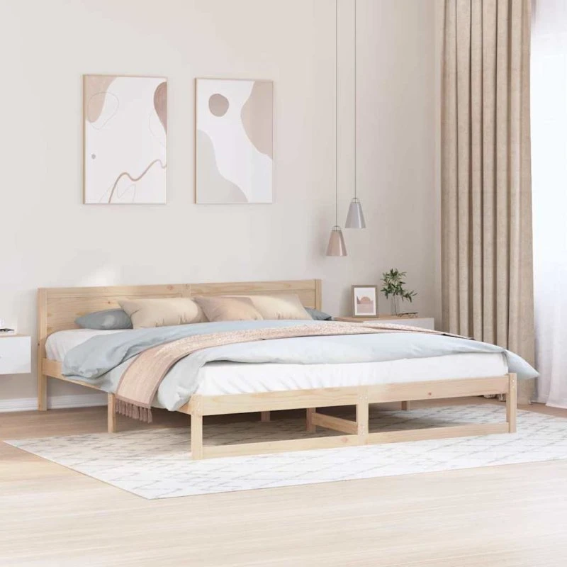 Sengestel 200x200 cm i massivt fyrretræ med hovedgærde