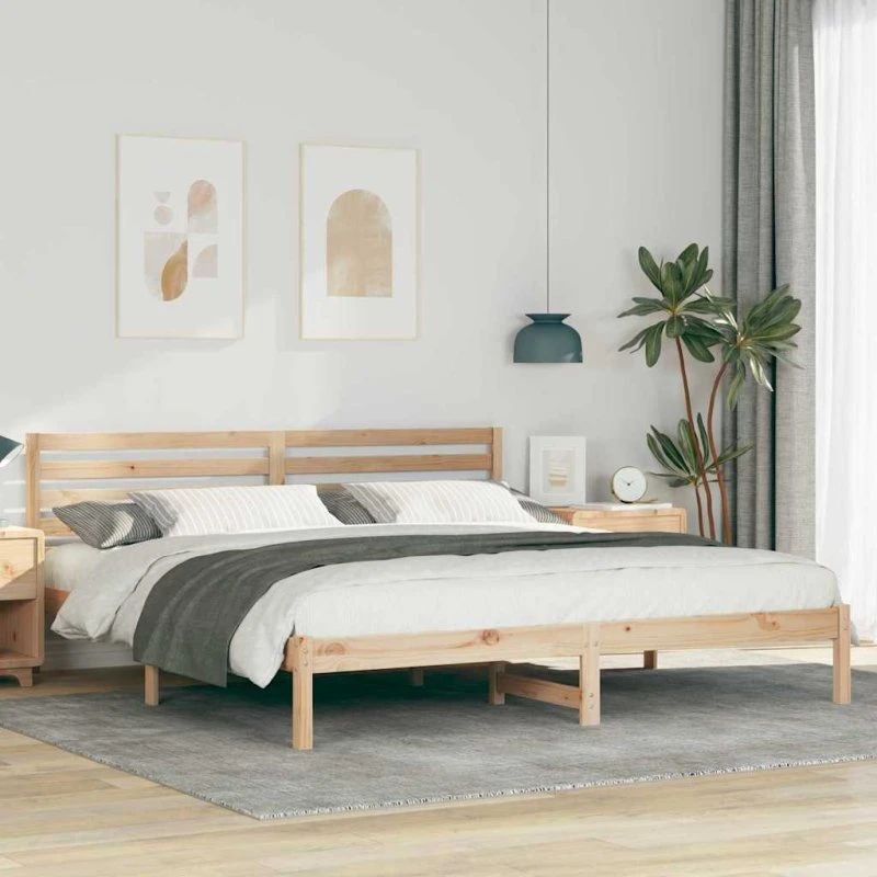Sengestel 200x200 cm i massivt fyrretræ med hovedgærde