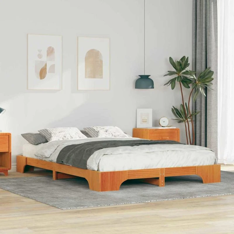 Sengestel i massivt fyrretræ 140x220 cm - Brun