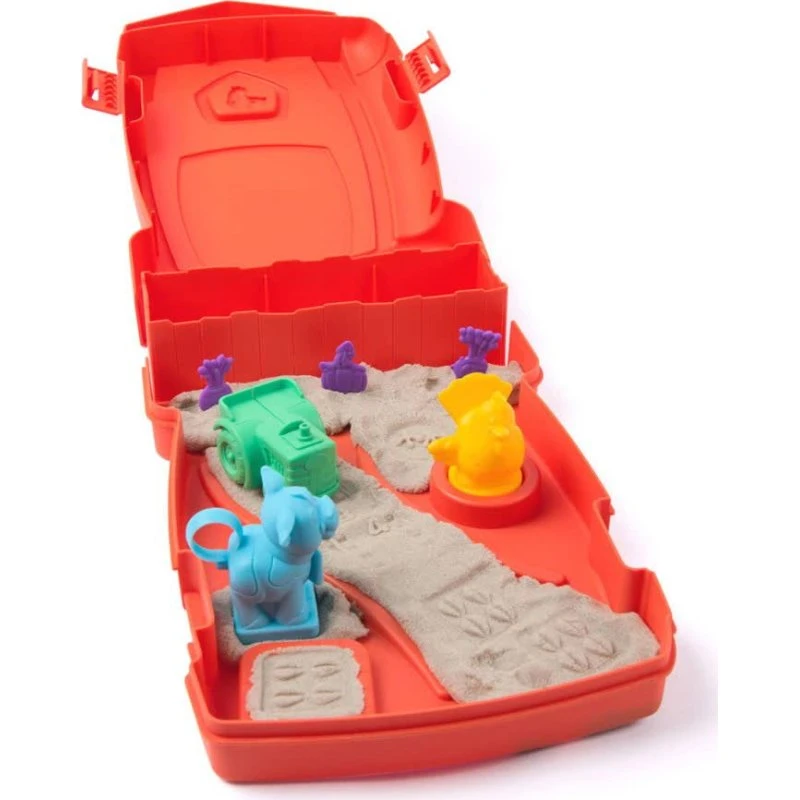 Kinetic Sand Sandy Farm Set – 340 g naturligt brunt sand med bondegårdsredskaber