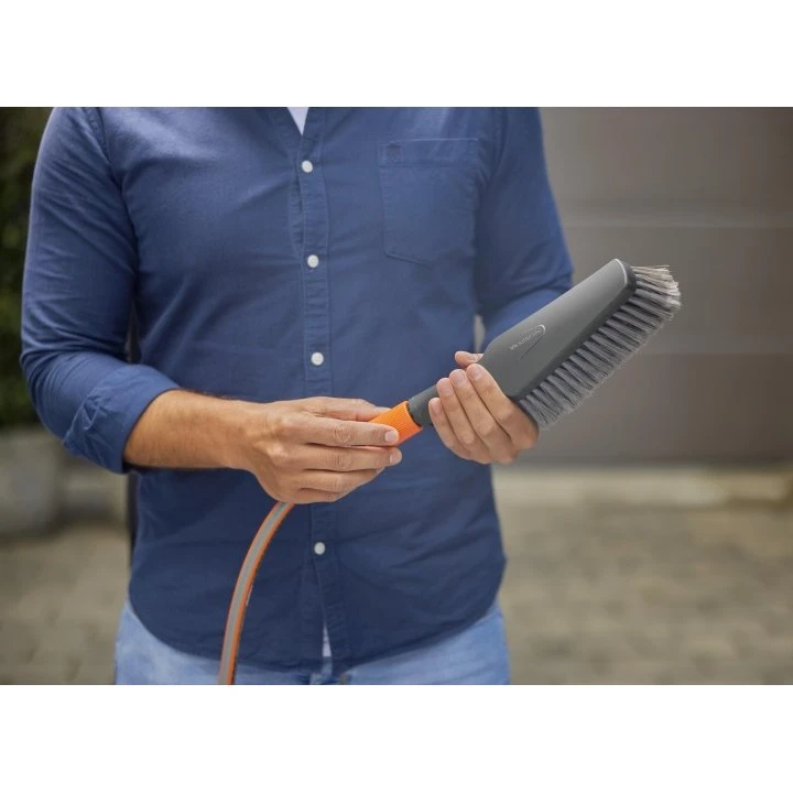 Gardena Cleansystem Wash Set med håndholdt børste M soft, grå/orange